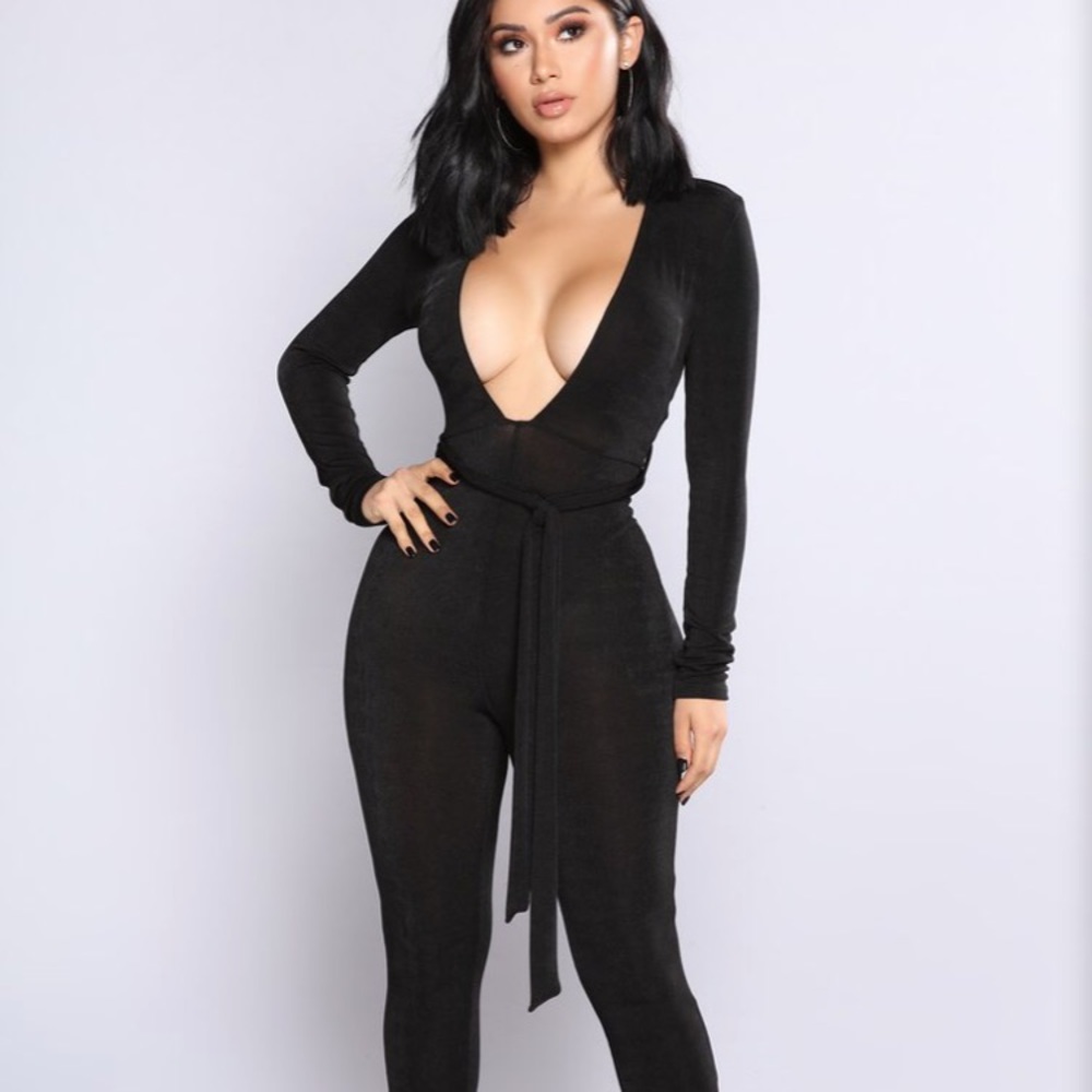 Fashionnova Black bodysuit XL
